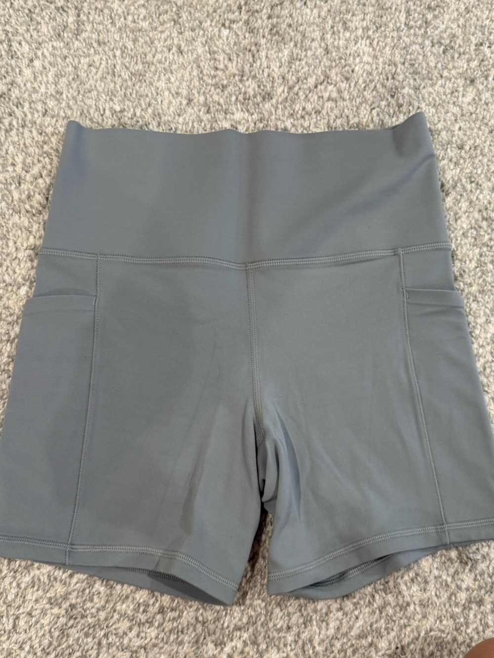 Athleta Salutation Stash 5” Short
